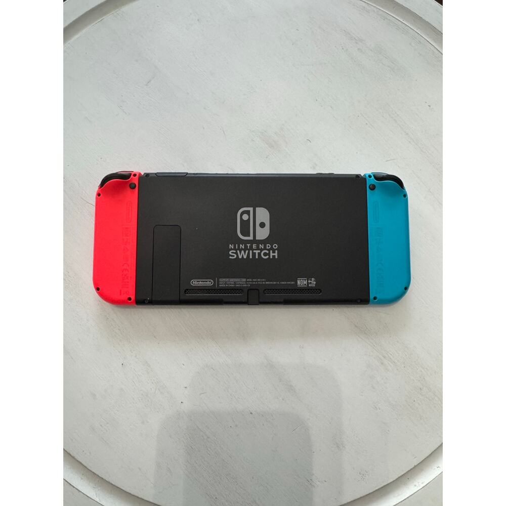 Nintendo Switch 32GB System Console Neon Red & Blue Joy-Cons, Dock Original Box - Picture 4 of 12